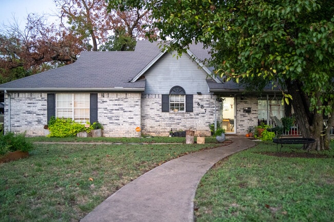 Photo - 1607 N 15th A St House