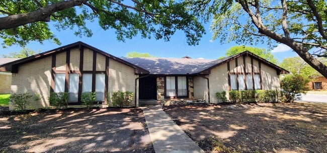 Building Photo - 7737 Village Trail Dr