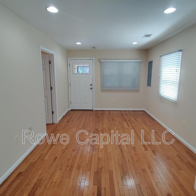 Photo - 2931 Stanton Rd SE