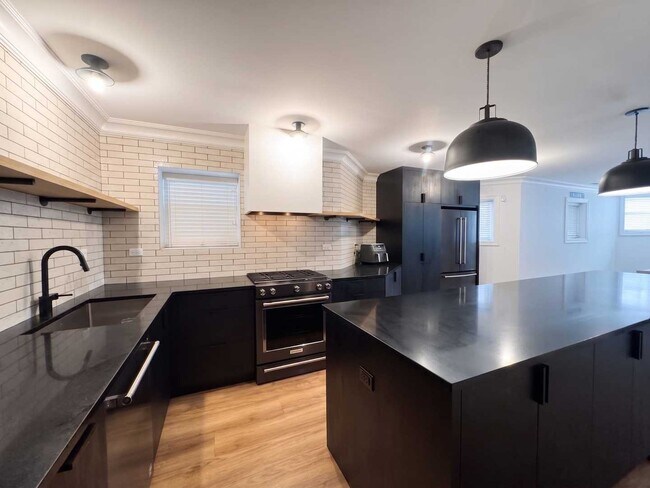 Photo - 834 W Waveland Ave Unit GDN
