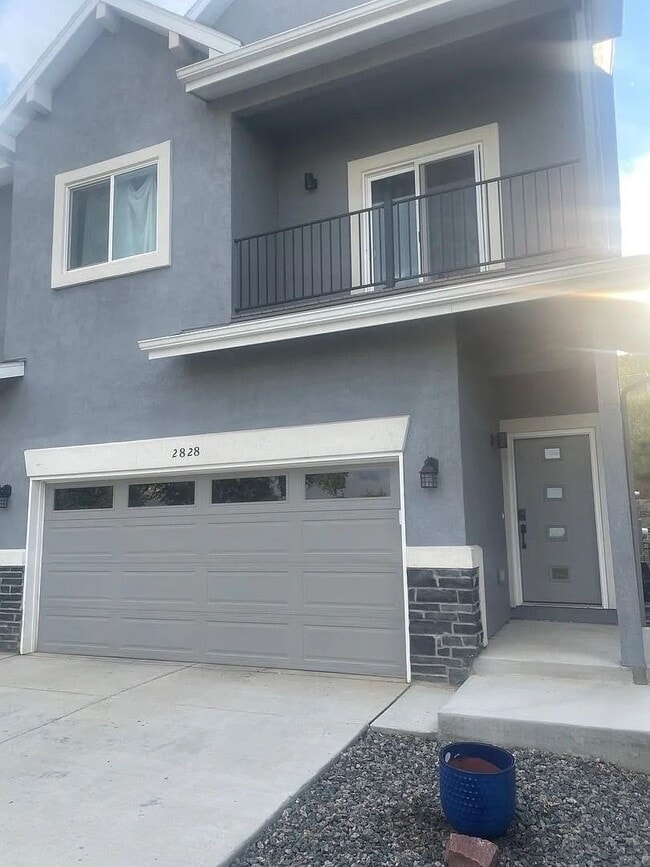 Building Photo - 2828 Straus Ln