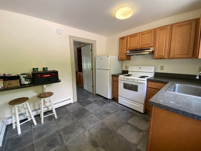 Building Photo - University Student Rental available for th... Unit 277  1