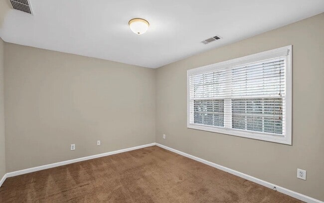 Photo - 2732 Silver Hill Terrace SE