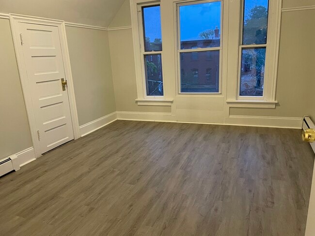 Photo - 93 Hungerford St