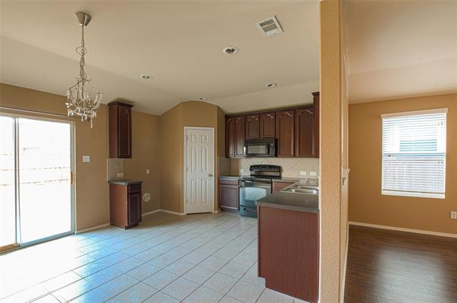 Photo - 590 Arthur Dr