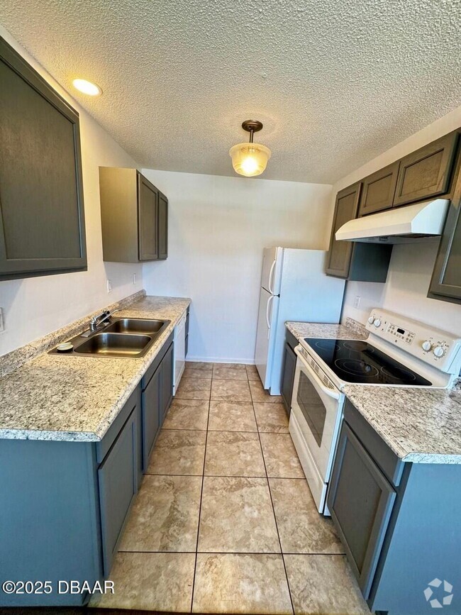Building Photo - 840 Center Ave Unit 0980 Rental