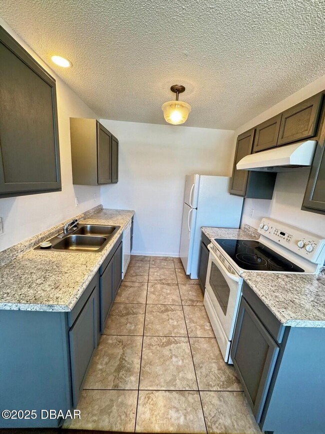 Building Photo - 840 Center Ave Unit 0980 Rental