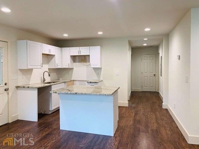 Photo - 364 Brooks Ave SW