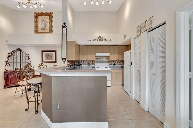 Photo - 923 Villa Cir