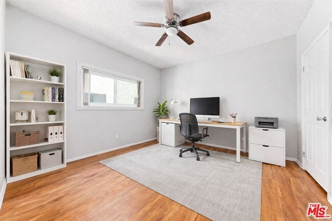 Photo - 14937 Dickens St Unidad 109