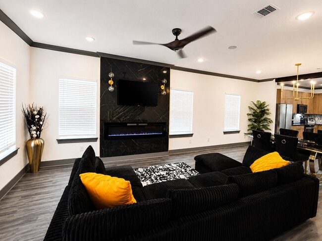 Photo - 8018 Attwater St Unidad B