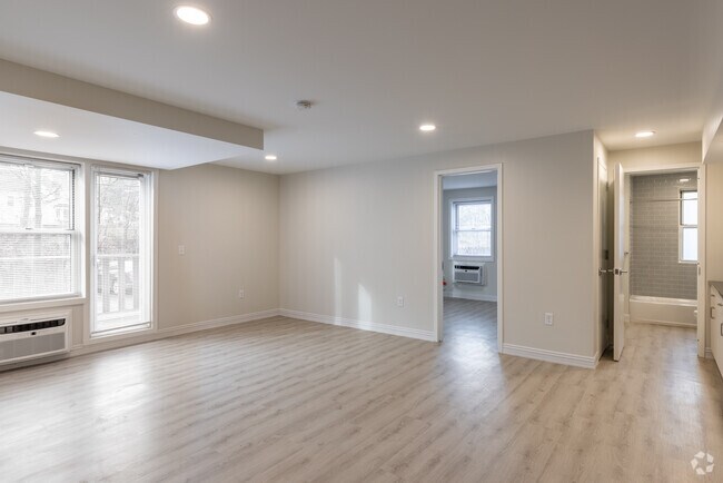 2BR, 2BA - 1,150SF
