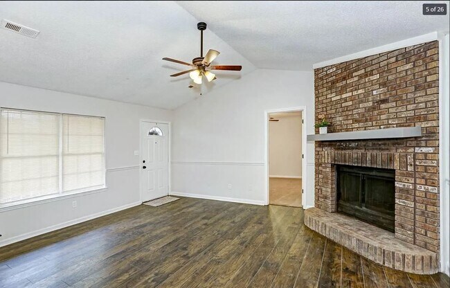 Photo - 211 Barberry Ln