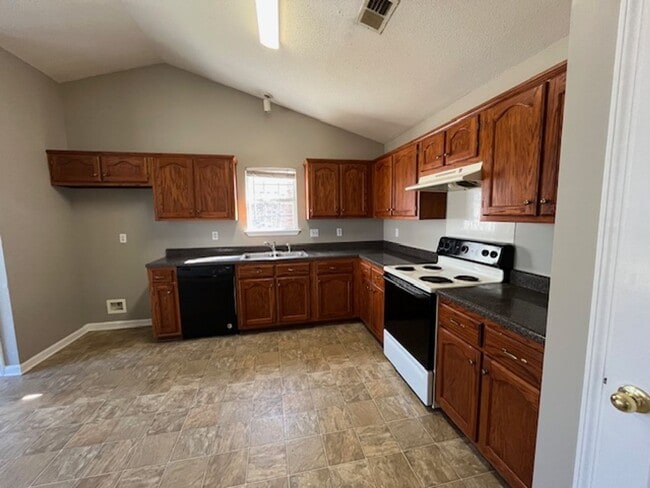 Photo - Renovated 3 Bedroom 2 Bath Home for Rent with 2 Car Garage!