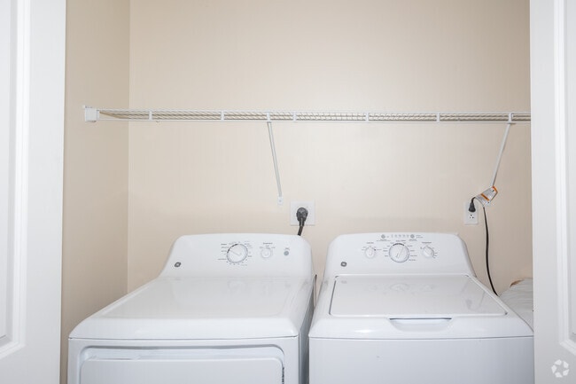1BR, 1BA - 650SF - Laundry