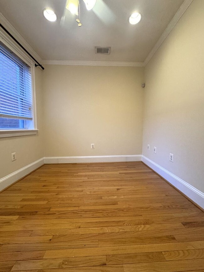 Photo - Charming 1BR/1BA Condo in the Heart of Shaw – Parking Included! Unidad 4