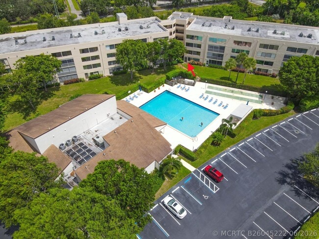 3154 Via Poinciana Unidad 116