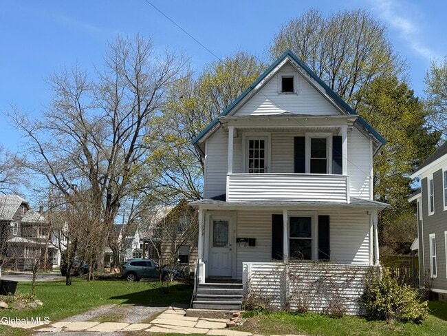 Building Photo - 172 Kingsboro Ave Unit first floor
