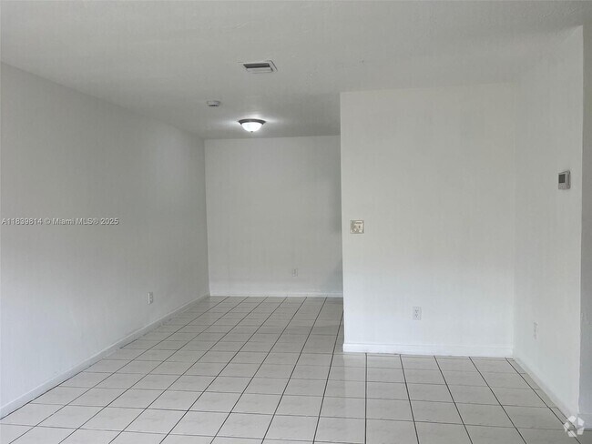 Building Photo - 5310 NW 22nd St Unit 5310 Rental