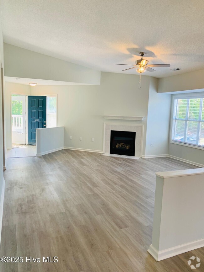 Building Photo - 4142 Breezewood Dr Unit 201 Rental