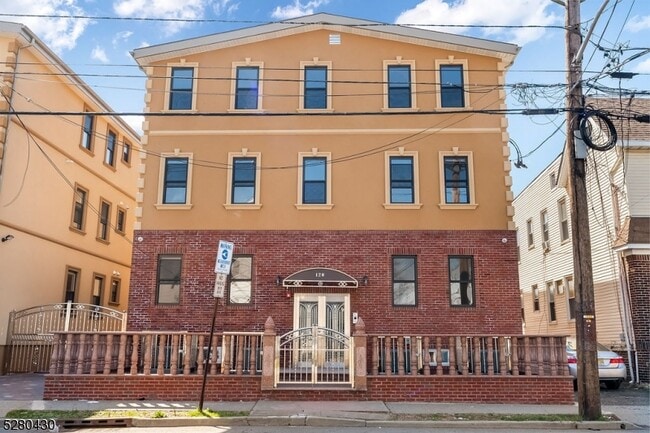 Building Photo - 116 Paine Ave Unit 2L