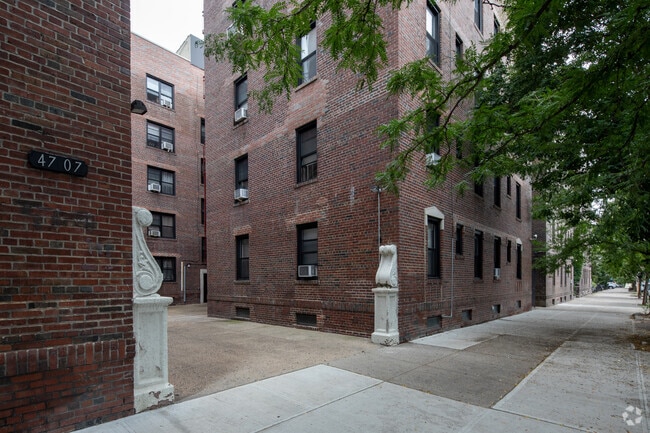 Entrada - 47-07 39th Street