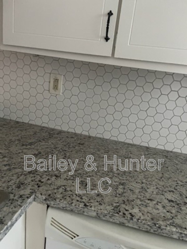 Photo - 6012 Regent Manor