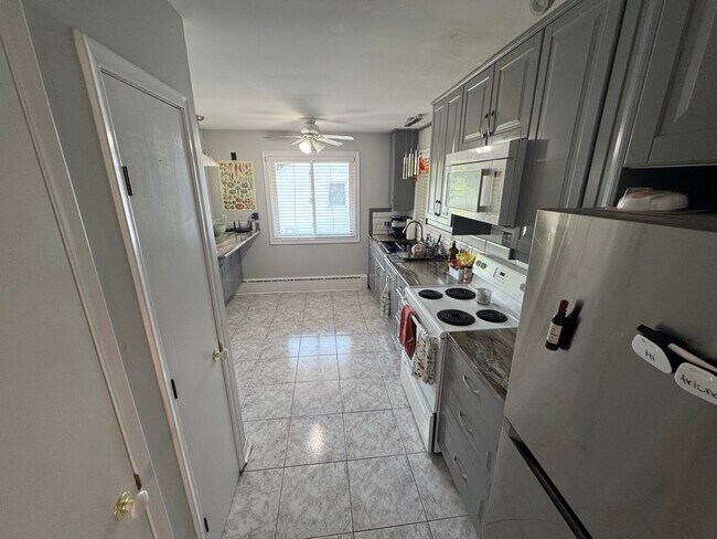 Photo - FOR RENT: 3 Bed 1 Bath Unit 1