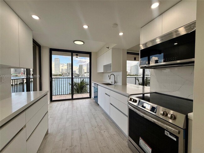 Photo - 801 N Venetian Dr Unit 408