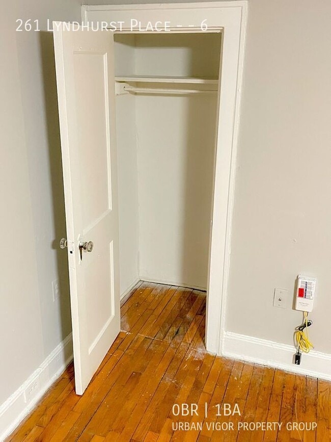Photo - 261 Lyndhurst Pl Unidad 6
