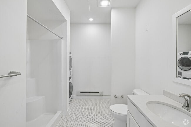 2BR, 1BA - 764SF - Primary Bathroom