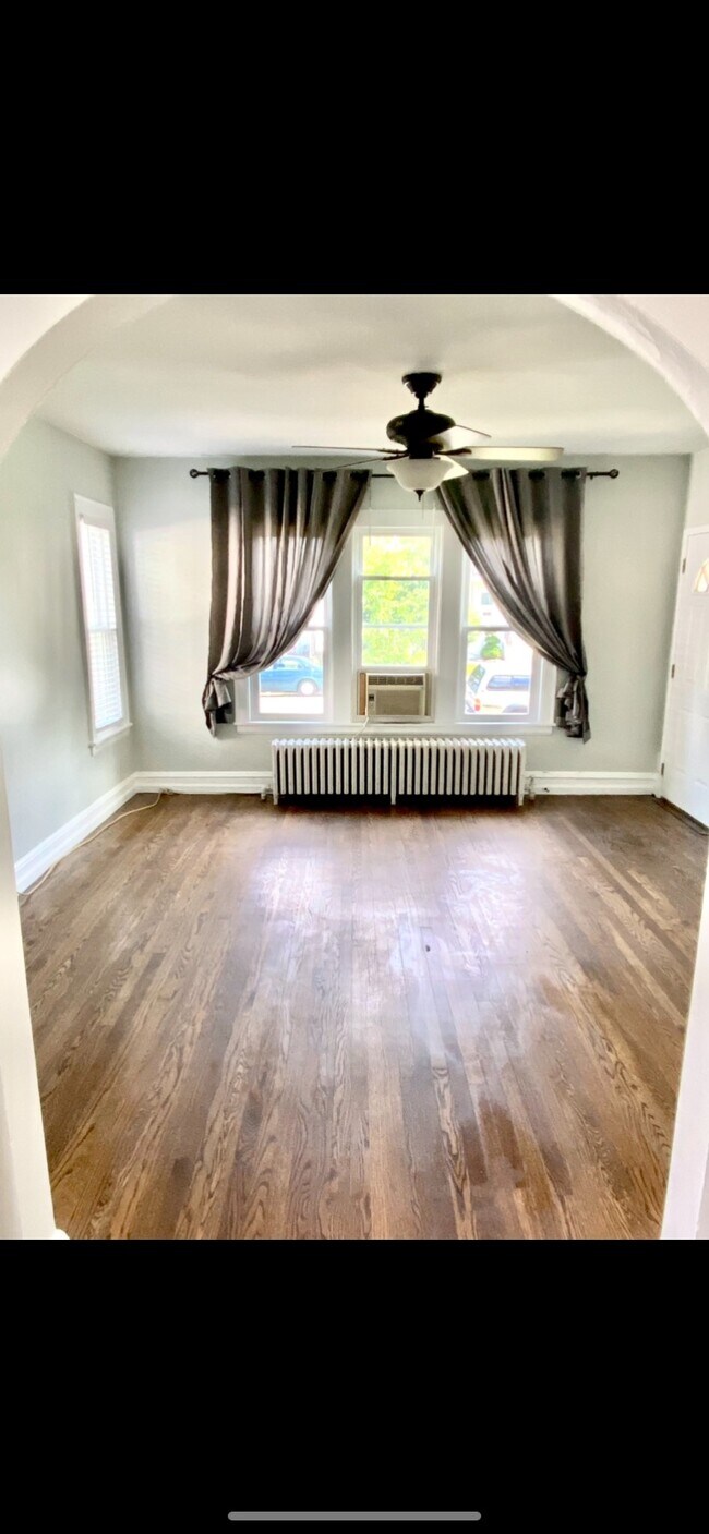 Living - 5230 W Winona St Unidad 1