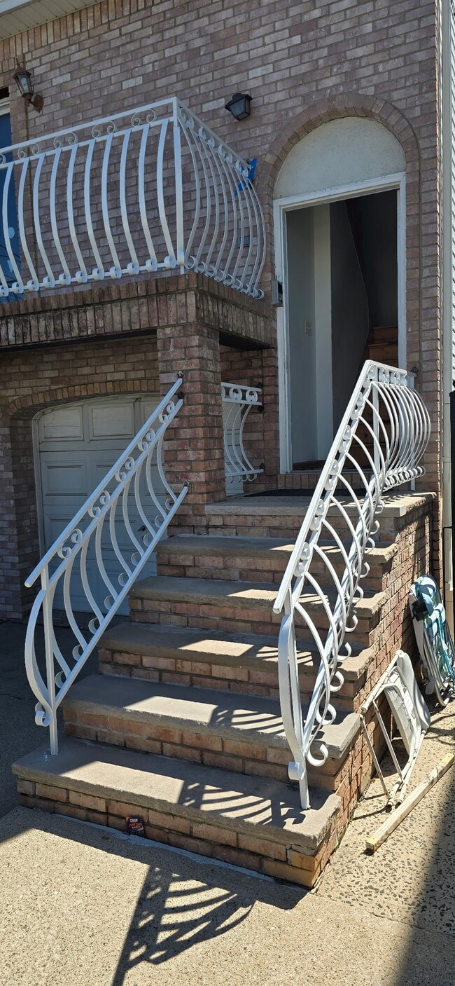 Photo - 921 Jackson Ave Unit apt 1