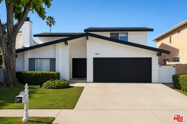 Building Photo - 18113 Bromley St