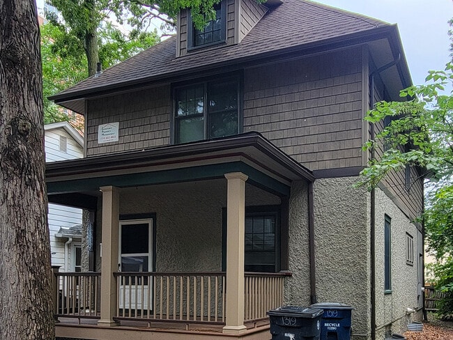 Building Photo - 1319 Forest Ct