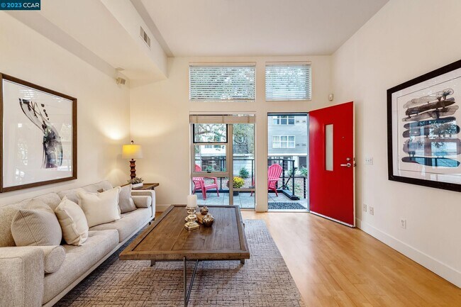 Photo - 6 Iron Horse Ln