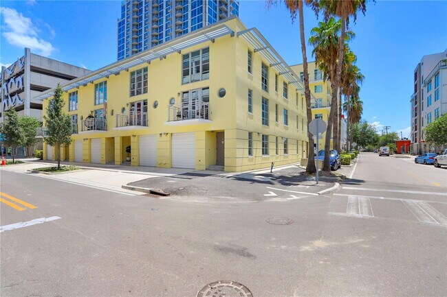 Photo - "Chic Urban Living: Spacious 2-Bed, 2-Bath... Unidad G