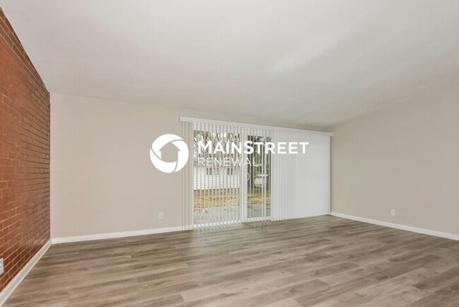 Photo - 3 Bedroom Pet-Friendly Home in St. Louis, ...