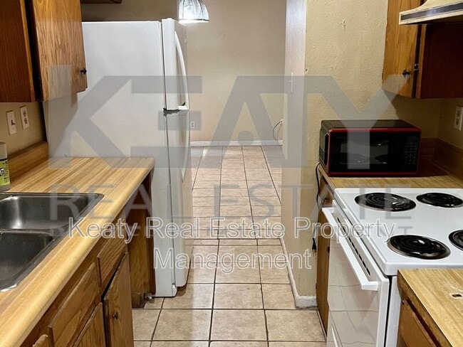 Photo - 409 Scotsdale St