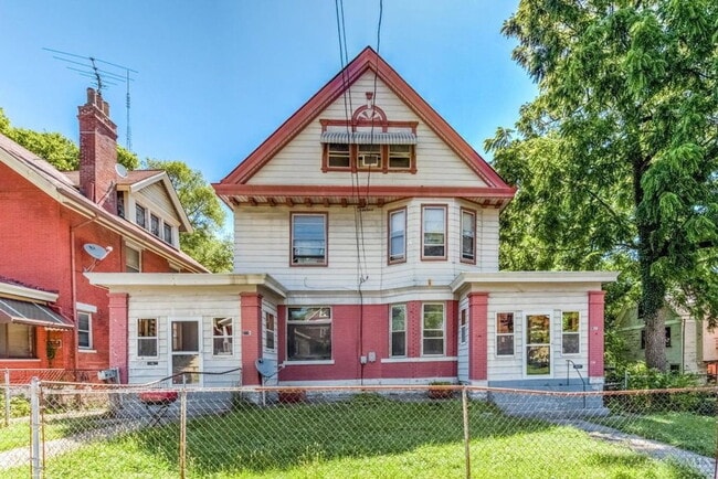 Building Photo - 2308 Highland Ave Unit 3