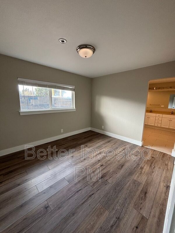 Photo - 111 Connely Ln