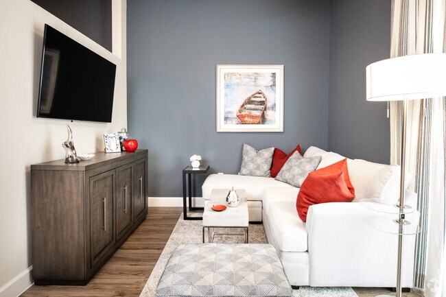 1HAB, 1BA: 590 ft² - The Quest