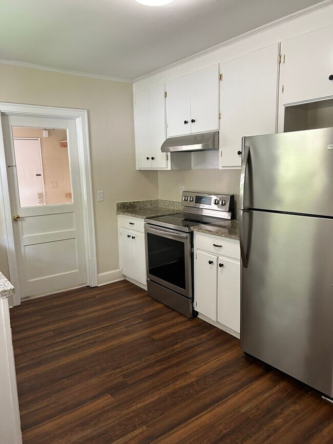 Photo - 2 Bedroom House off of Rosewood Available Now