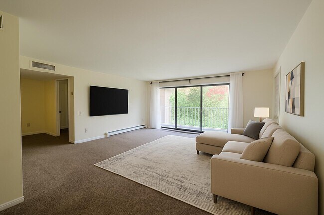 Photo - 937 Heritage Ct