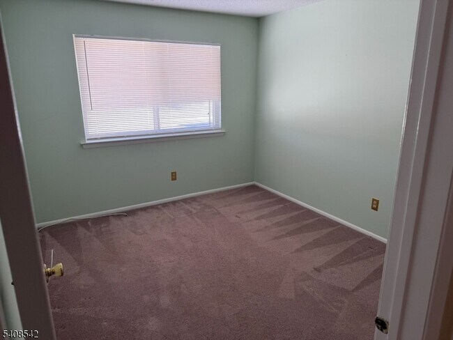 Photo - 172 Drake Ln