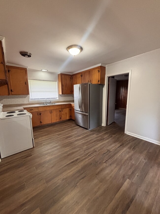 Photo - 210 N Edgewood Dr