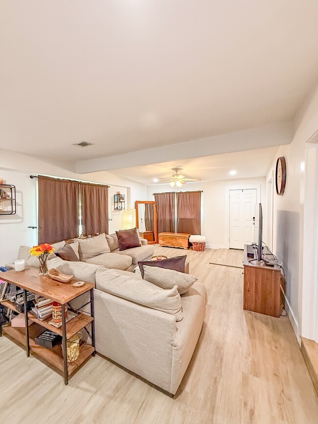 Photo - 76 Carson Dr NE