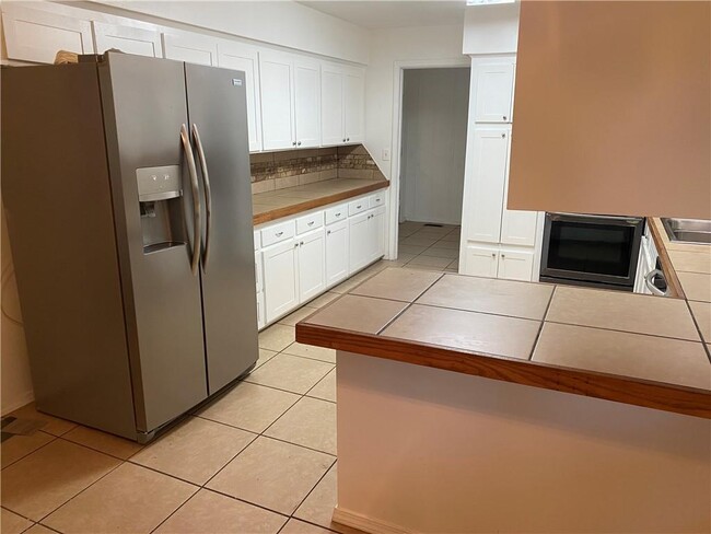 Photo - 713 Maple Dr