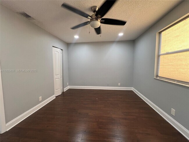 Photo - 5621 Riverside Dr Unit 203A1