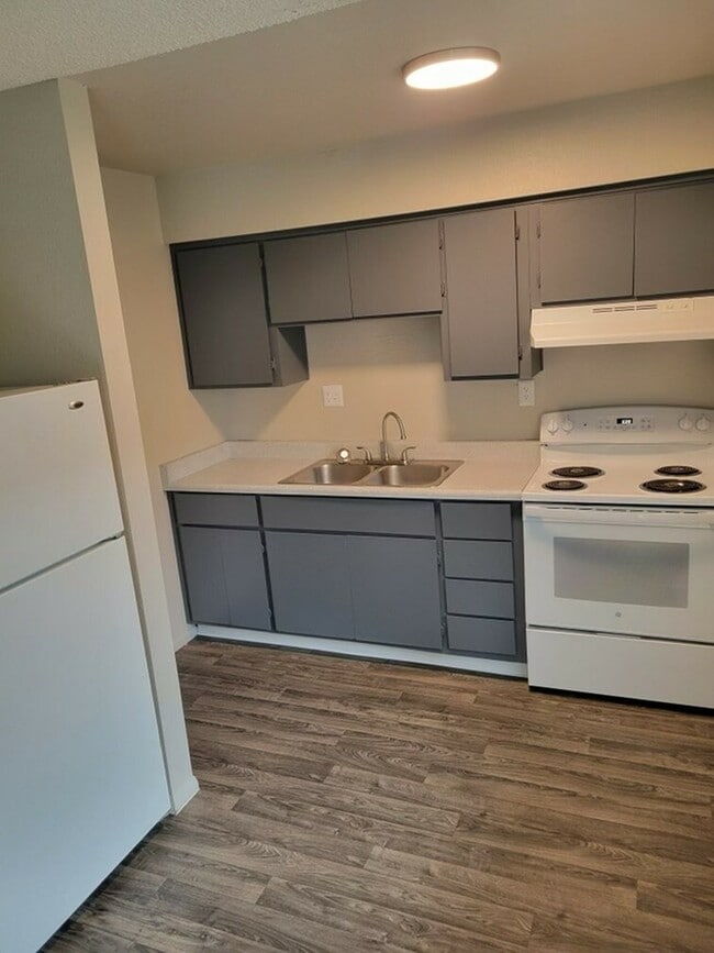 Photo - Deer Valley Village Apartments